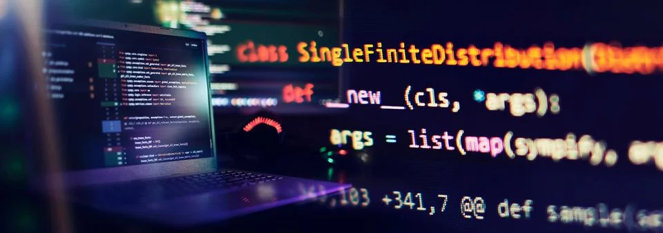 IT specialist workplace. Computer code data. Project managers work 库存照片