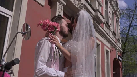 It was hard not to feel jealous of the sexy bride and groom Vidéo 239766718