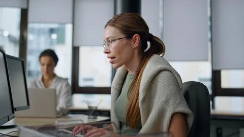 It woman programming code in office. Casual software developer typing computer 스톡 사진