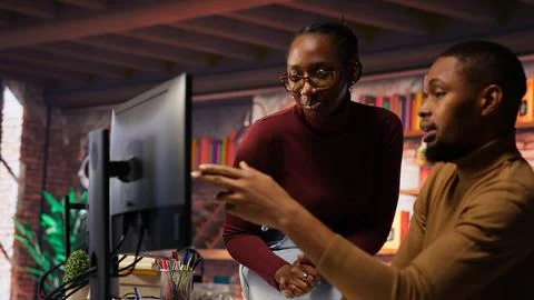 IT worker and colleague programming in AI startup office to build applications Foto stock