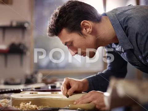 Italian artisan working in lutemaker workshop Stock Photos
