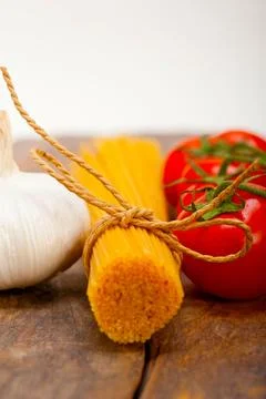 Italian basic pasta fresh ingredients cherry tomatoes garlic 스톡 사진