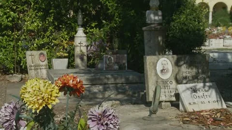 Italian cemetery plot Vídeos de archivo 10881722