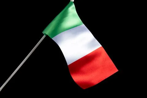 The Italian flag on a black background developing and waving in the wind 库存照片