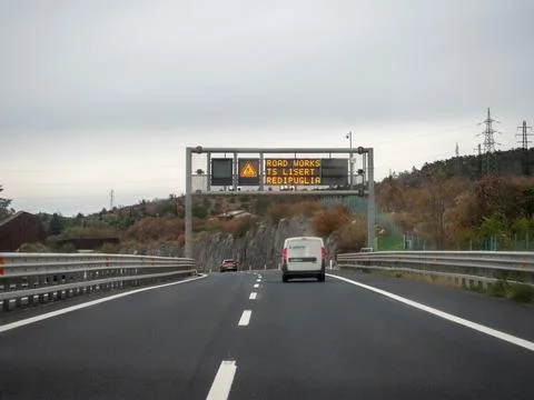 Italian highway with variable message sign showing road works Foto stock