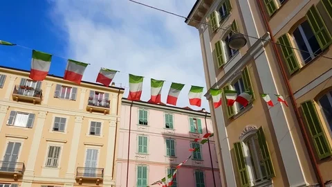 Italian Waving Flags Vídeos de archivo 73149787