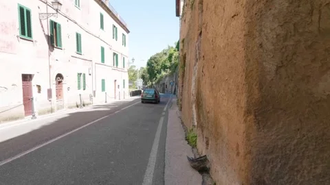 Italy - 03 20 2025: Empty Street in a Historic Village of Rural Tuscany, Italy o Video stock 324520402