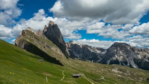 ITALY - 06/25/2019: Dancing clouds over Seceda Video stock 114771266