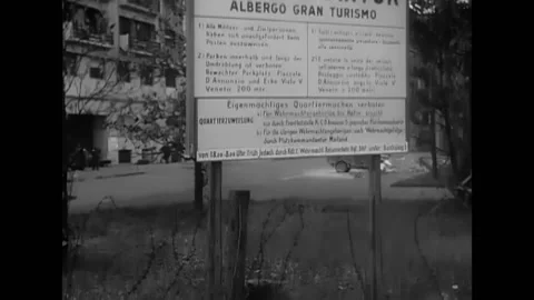 ITALY - 1945 - Sign with "German Commandment" in front of Hotel Zurin during Vidéo 296693785