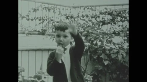 Italy 1958, Child eats a candy 스톡 동영상 199451530
