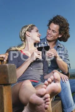 Italy, Tuscany, Young couple clinking wine glasses Stock-Fotos