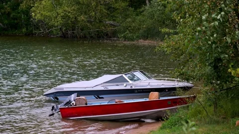 ITASCA CO., MN - 7 AUG 2021: Boats on shore of beautiful Minnesota lake. Stock Footage 162360265