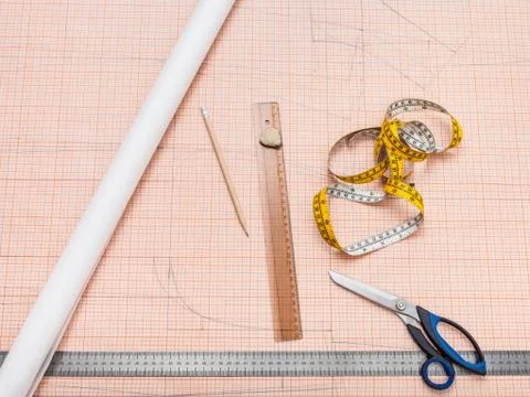 Items to draw a clothing pattern on graph paper Fotos de archivo
