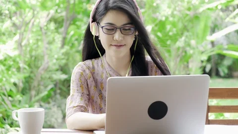 It's beautiful to study outside. Stock Footage 104069399