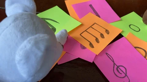 It's my time to play. Two bears learning how to read music 库存影片 129102075