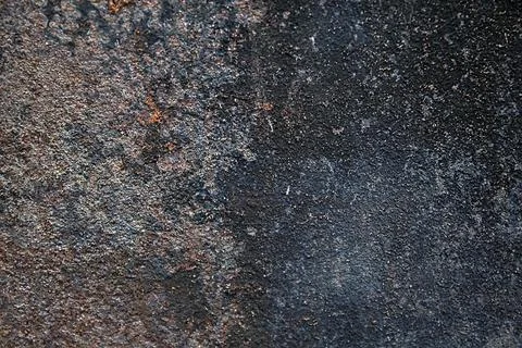 It's an old, rusty, dark-colored metal surface. Abstract background with texture Foto stock