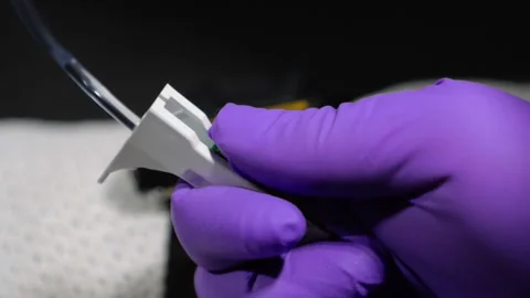 IV Flow rate adjust roller clamp 库存影片 153002418