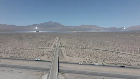 Ivanpah Solar Electric Generating System Concentrated Solar Plant Mojave Desert 库存影片 335346061