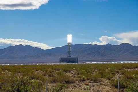 Ivanpah solar power towers in the Mojave Desert under dramatic clouds 库存照片
