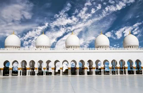 Ive domes of Sheikh Zayed Mosque Stock Illustration