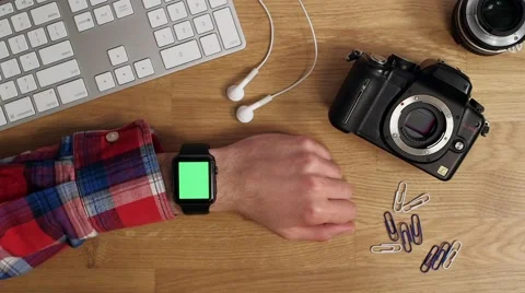 Iwatch user hand Видео 63392139