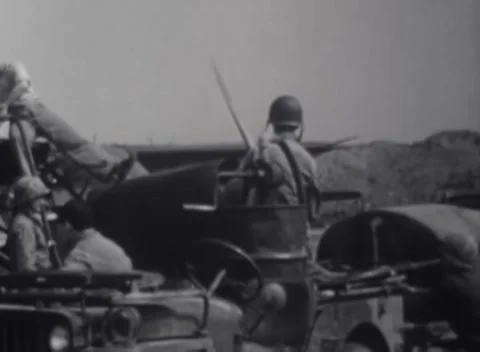 IWO JIMA - 1945: Ground crew — Crewmen inspect an open mount on Iwo Jima 스톡 동영상 342981970