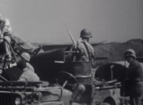 IWO JIMA - 1945: Ground crew — Crew surrounds an open equipment mount 스톡 동영상 342981972