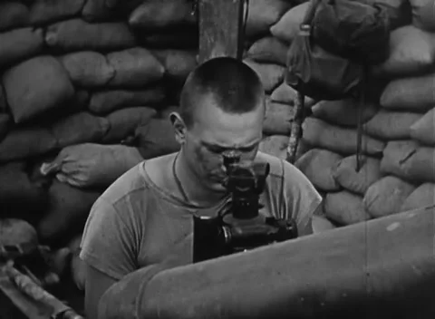 IWO JIMA, JAPAN - 1945: Shell loading - Marine handles a shell inside a gun pit Stock-Footage 344505129
