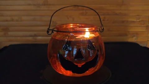 Jack-o'-lantern in the dark Stock-Footage 319789320