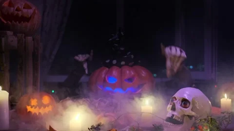 Jack-o'-lantern glowing lights and dancing skeletal hands on Halloween holiday Vídeo Stock 283964943