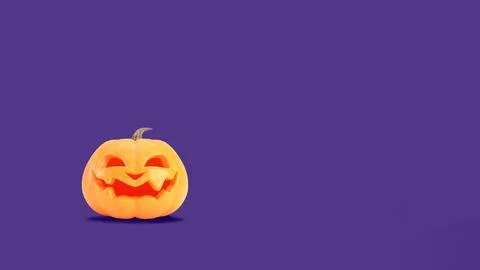 Jack o lantern Halloween background. Halloween pumpkin smiles on purple bac.. Illustrazione stock