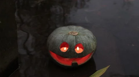 Jack-o-lantern in the water 動画素材 68745786