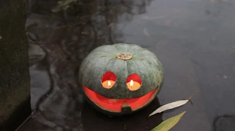 Jack-o-lantern in the water 動画素材 68746767