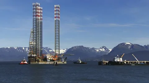 Jack Up Rig Towed to Dock timelapse 스톡 동영상 11883575