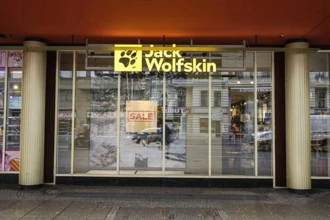  Jack Wolfskin Outdoor Textilien Filiale, Joachimsthaler Straße, Charlotte.. Stock Photos