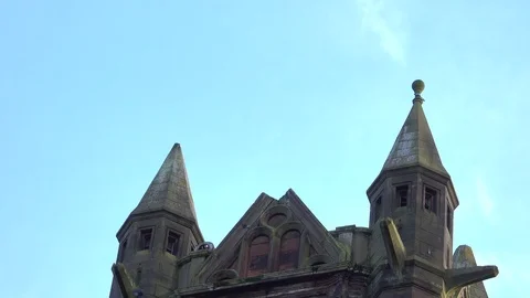Jackdaws on a creepy Victorian Gothic tower. 스톡 동영상 86997026