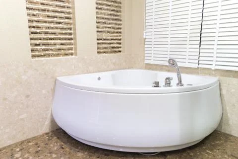Jacuzzi in corner of bathroom Foto stock