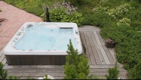 Jacuzzi/Whirlpool in the garden Vídeos de archivo 8525124