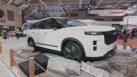 Jaecoo J7 PHEV electric SUV displayed at The Malaysia Autoshow 2024 動画素材 276396068