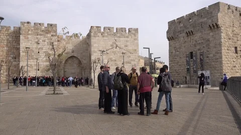 Jaffa Gate square Jerusalem, Tourists Video stock 121279056