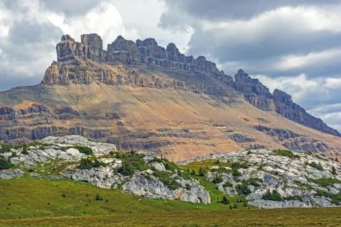 Jagged peaks in mountain clouds 스톡 사진