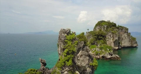 Jagged rock crest and green shallows around a small island Stock-Footage 71301008