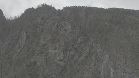 Jagged Rock Formations on Side of Mountain 库存影片 248731221