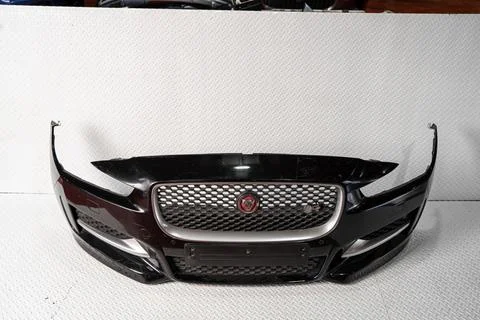 Jaguar branded front bumper assembly Foto stock