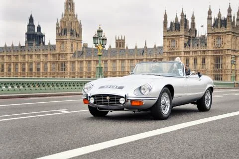 Jaguar E-Type on Westminster Bridge in London, UK Stock-Fotos