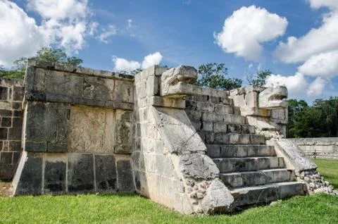 Jaguars and Eagles platform at Chichen Itza, Wonder of the World Foto stock
