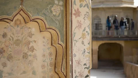 JAIPUR, India - mosaic pattern on wall of courtyard garden inside the Amber fort 動画素材 87627827