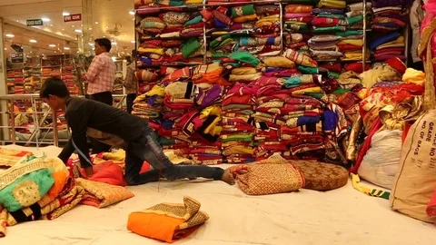 JAIPUR, Rajasthan, India  DEC, 2016: Sari Shop. Indian Traditional Women's .. 스톡 동영상 74382683