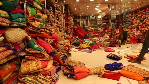 JAIPUR, Rajasthan, India  DEC, 2016: Sari Shop. Indian Traditional Women's .. Stockbeeldmateriaal 74382862