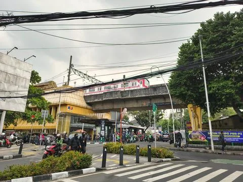 Jakarta commuter train passing elevated railway above busy street Stock Photos